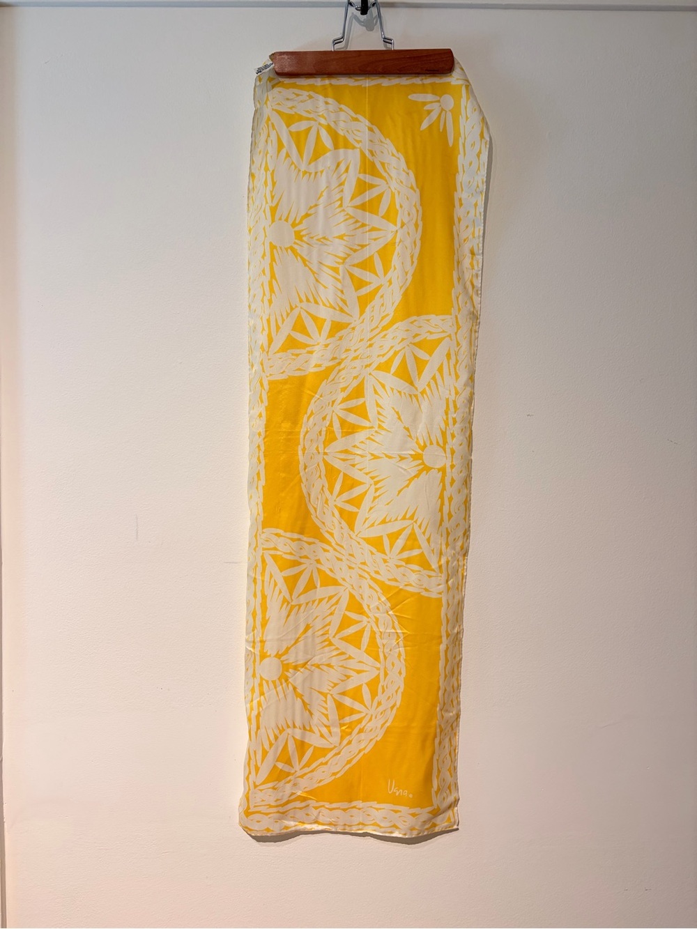 Vera Neumann Yellow and White Printed rayon silk rectangle scarf
